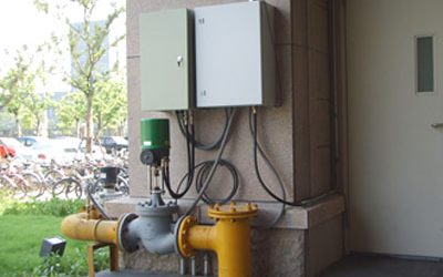 What is the use of self-acting pressure regulator?